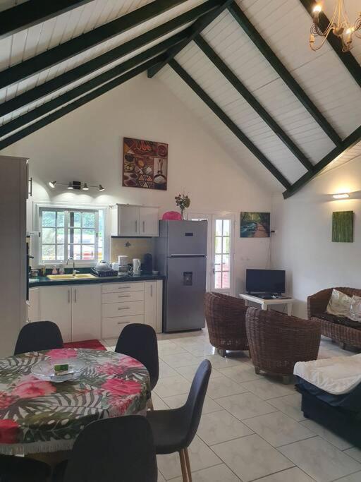 Le Sable Bleu - Evasion Tropicale A Sainte-Anne - Plage 5Min - Piscine - Parking - Logement Climatise - Vue Sur Les Palmiers - Parfait Pour Sejours En Famille Ou Entre Amis Экстерьер фото
