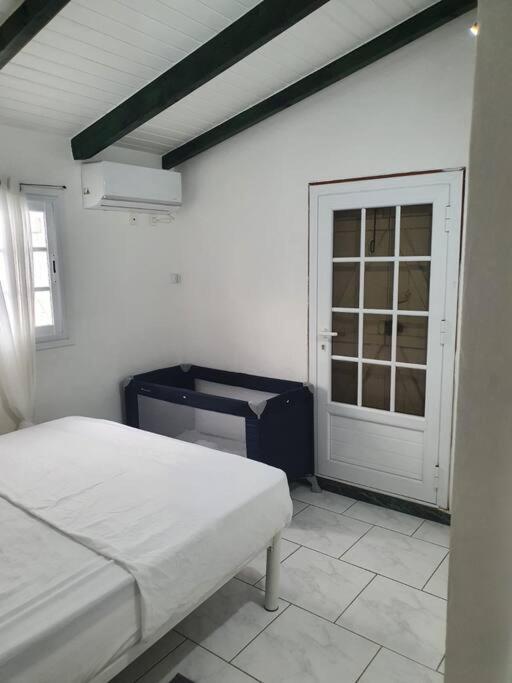 Le Sable Bleu - Evasion Tropicale A Sainte-Anne - Plage 5Min - Piscine - Parking - Logement Climatise - Vue Sur Les Palmiers - Parfait Pour Sejours En Famille Ou Entre Amis Экстерьер фото
