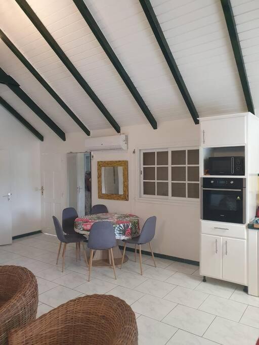 Le Sable Bleu - Evasion Tropicale A Sainte-Anne - Plage 5Min - Piscine - Parking - Logement Climatise - Vue Sur Les Palmiers - Parfait Pour Sejours En Famille Ou Entre Amis Экстерьер фото