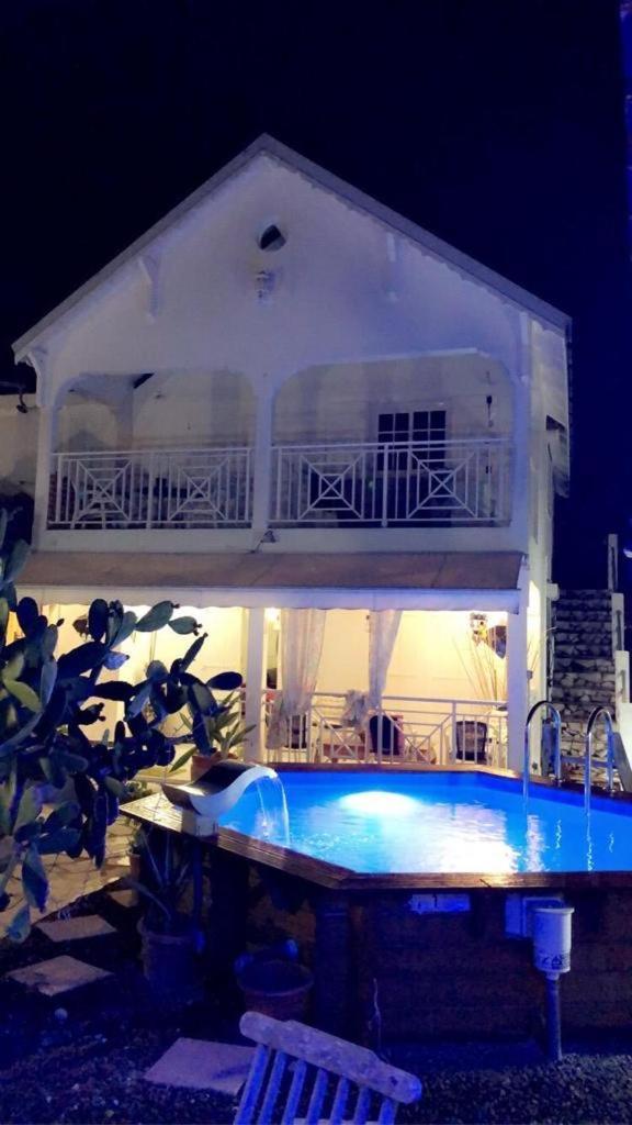 Le Sable Bleu - Evasion Tropicale A Sainte-Anne - Plage 5Min - Piscine - Parking - Logement Climatise - Vue Sur Les Palmiers - Parfait Pour Sejours En Famille Ou Entre Amis Экстерьер фото