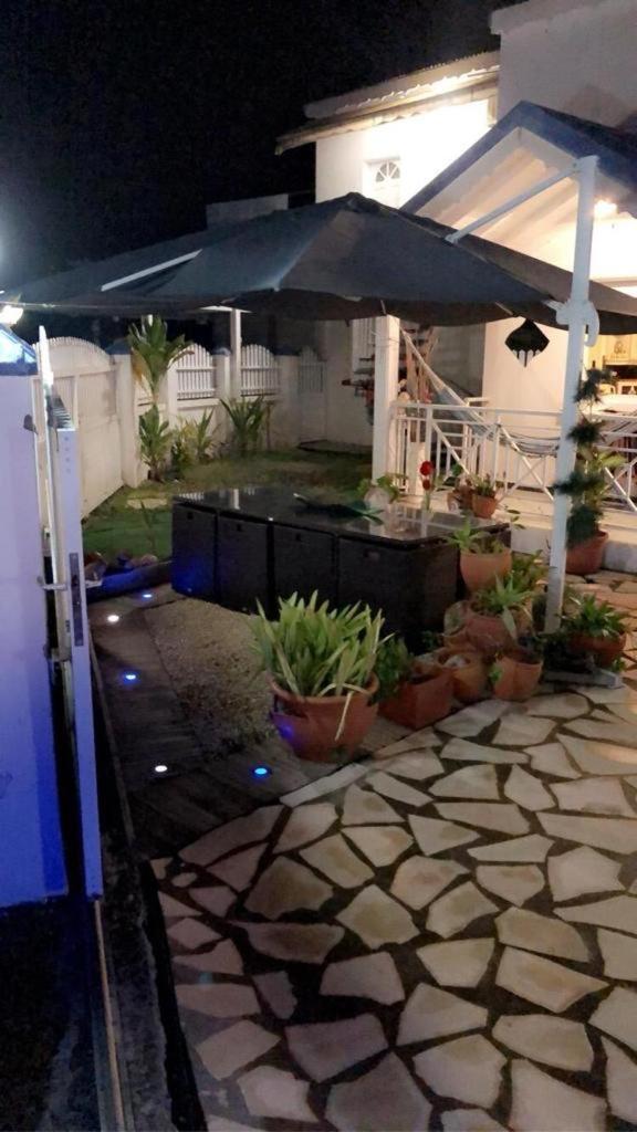 Le Sable Bleu - Evasion Tropicale A Sainte-Anne - Plage 5Min - Piscine - Parking - Logement Climatise - Vue Sur Les Palmiers - Parfait Pour Sejours En Famille Ou Entre Amis Экстерьер фото