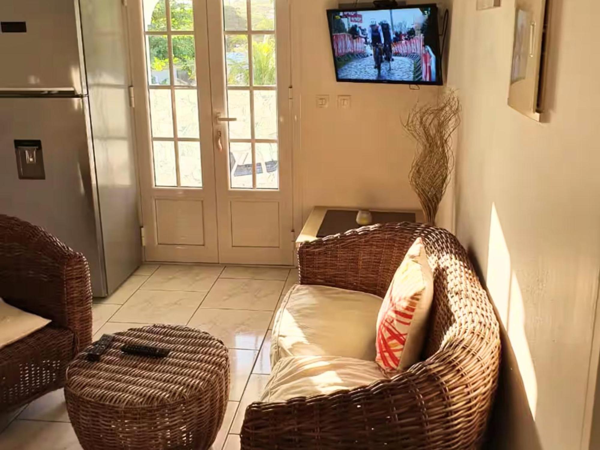 Le Sable Bleu - Evasion Tropicale A Sainte-Anne - Plage 5Min - Piscine - Parking - Logement Climatise - Vue Sur Les Palmiers - Parfait Pour Sejours En Famille Ou Entre Amis Экстерьер фото